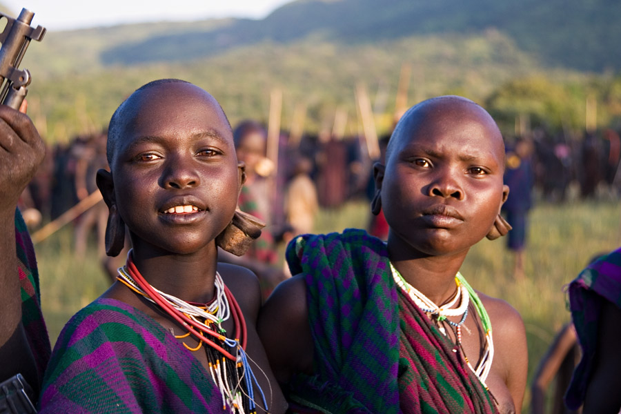 100   Young Surma women